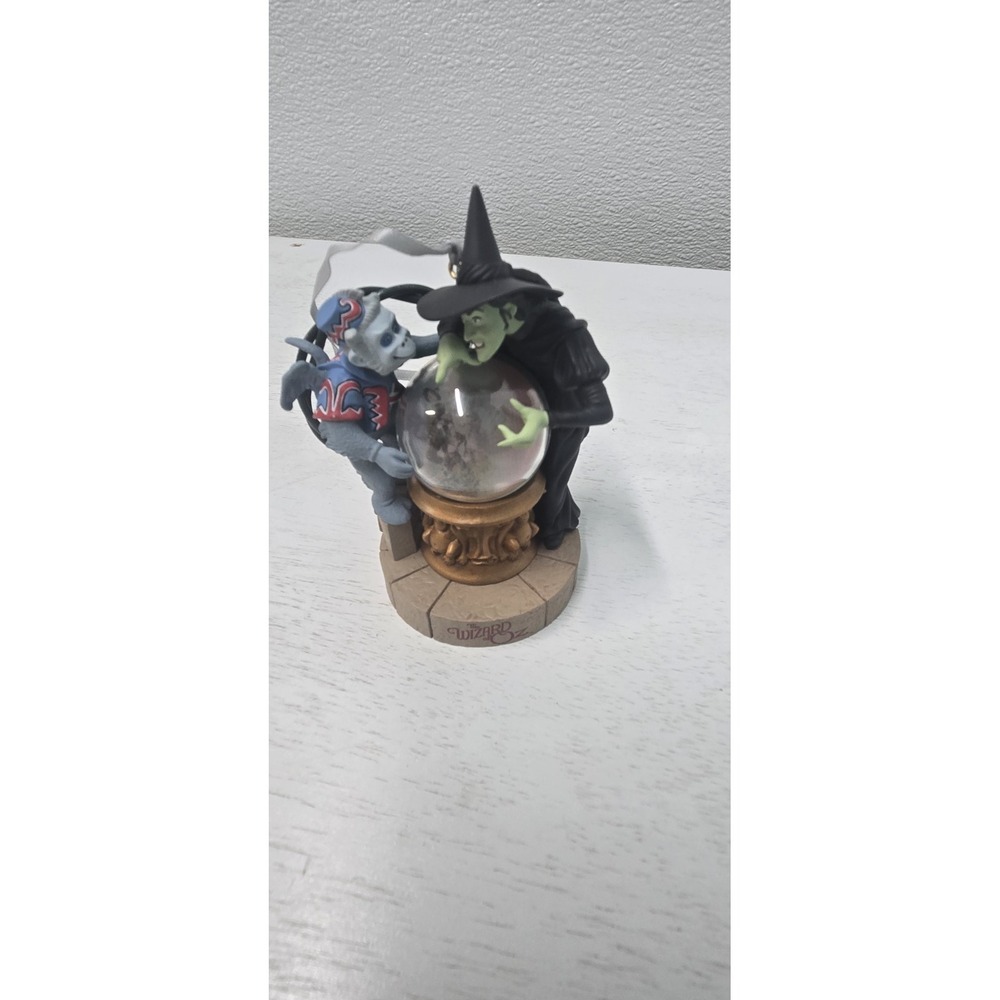 Hallmark Keepsake The Wizard of Oz Magic Poppy Field Ornament